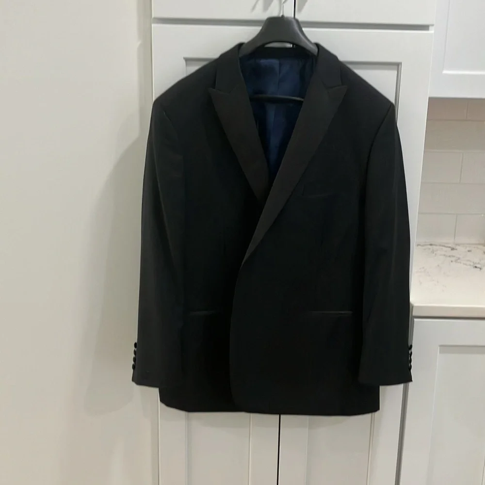 Mantoni Finest Tailoring Men's Black Virgin Wool Super Fine Formal Tuxedo Suit